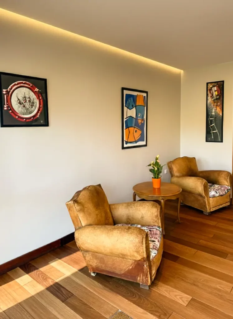 hall d'entrée du restaurant Les Rochers à Penmarc'h